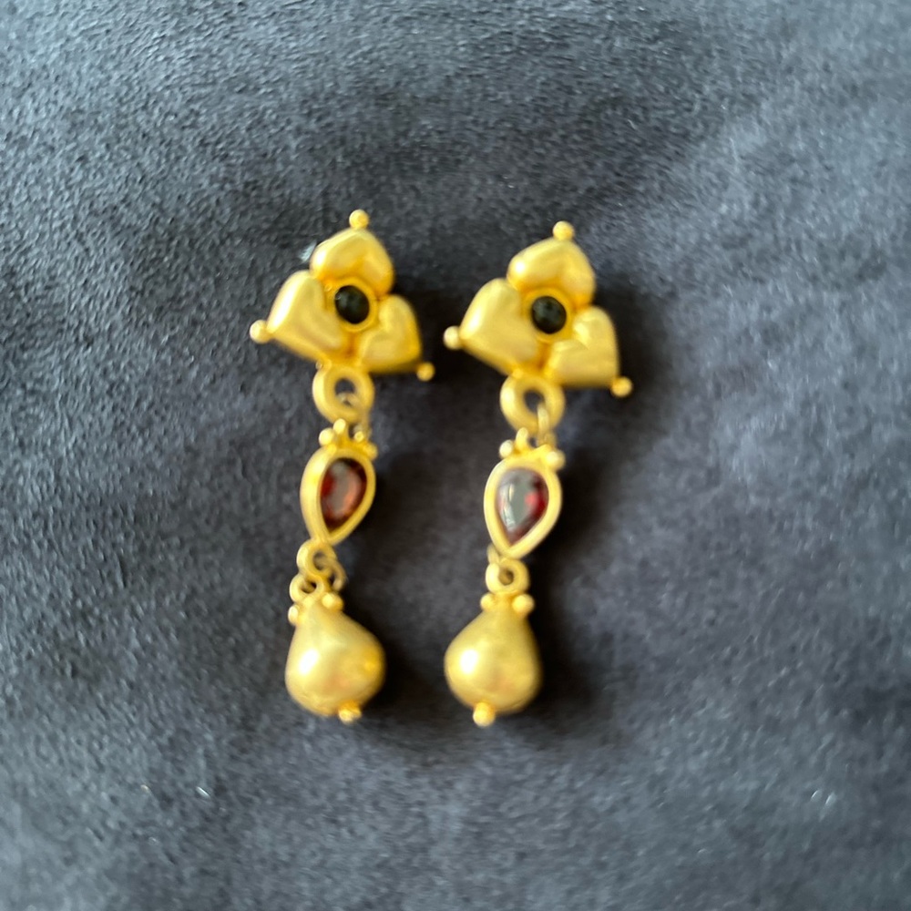 Vintage gold drop earrings.